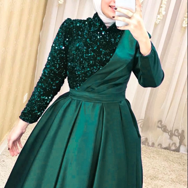 Queen & Queens | Rent or Sell Dresses and Accessories