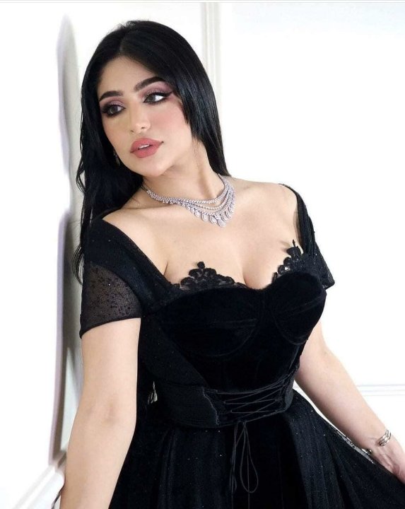 Queen & Queens | Rent or Sell Dresses and Accessories