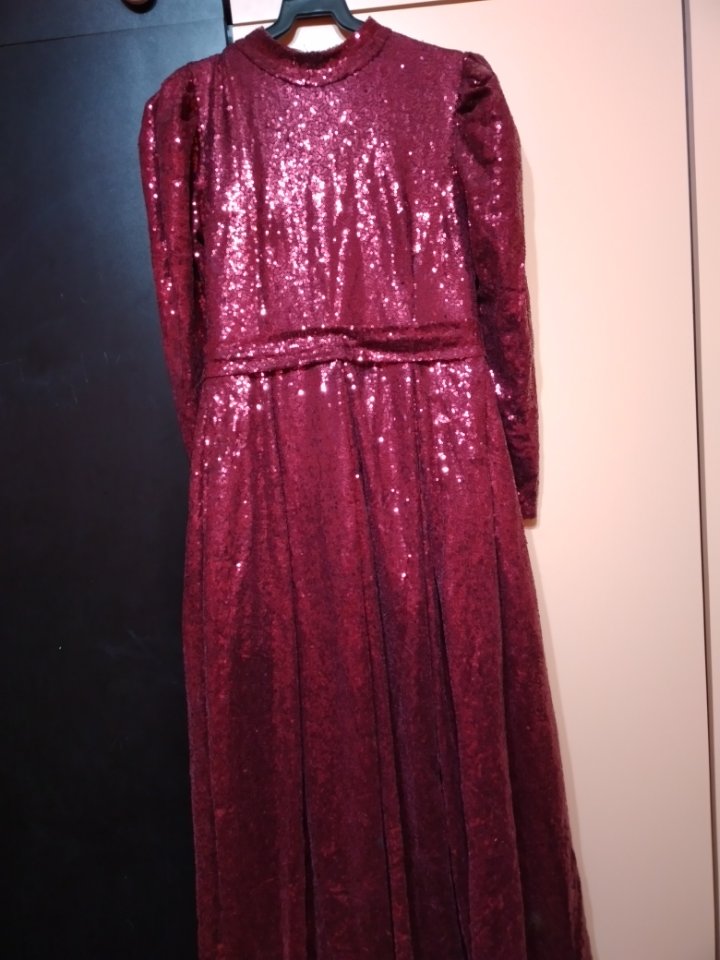 Queen & Queens | Rent or Sell Dresses and Accessories
