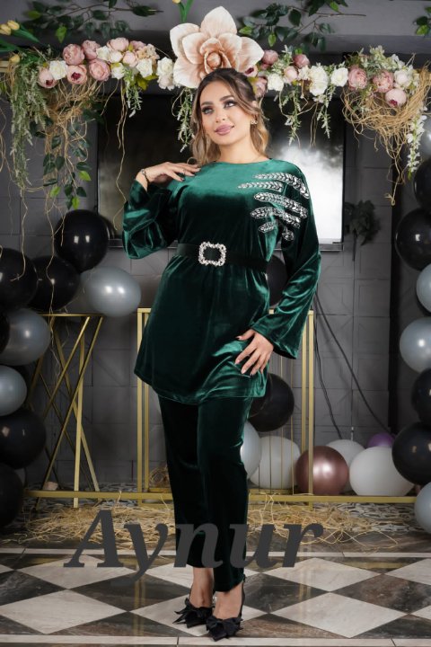 Queen & Queens | Rent or Sell Dresses and Accessories