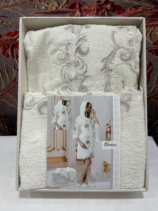 Queen & Queens | Rent or Sell Dresses and Accessories