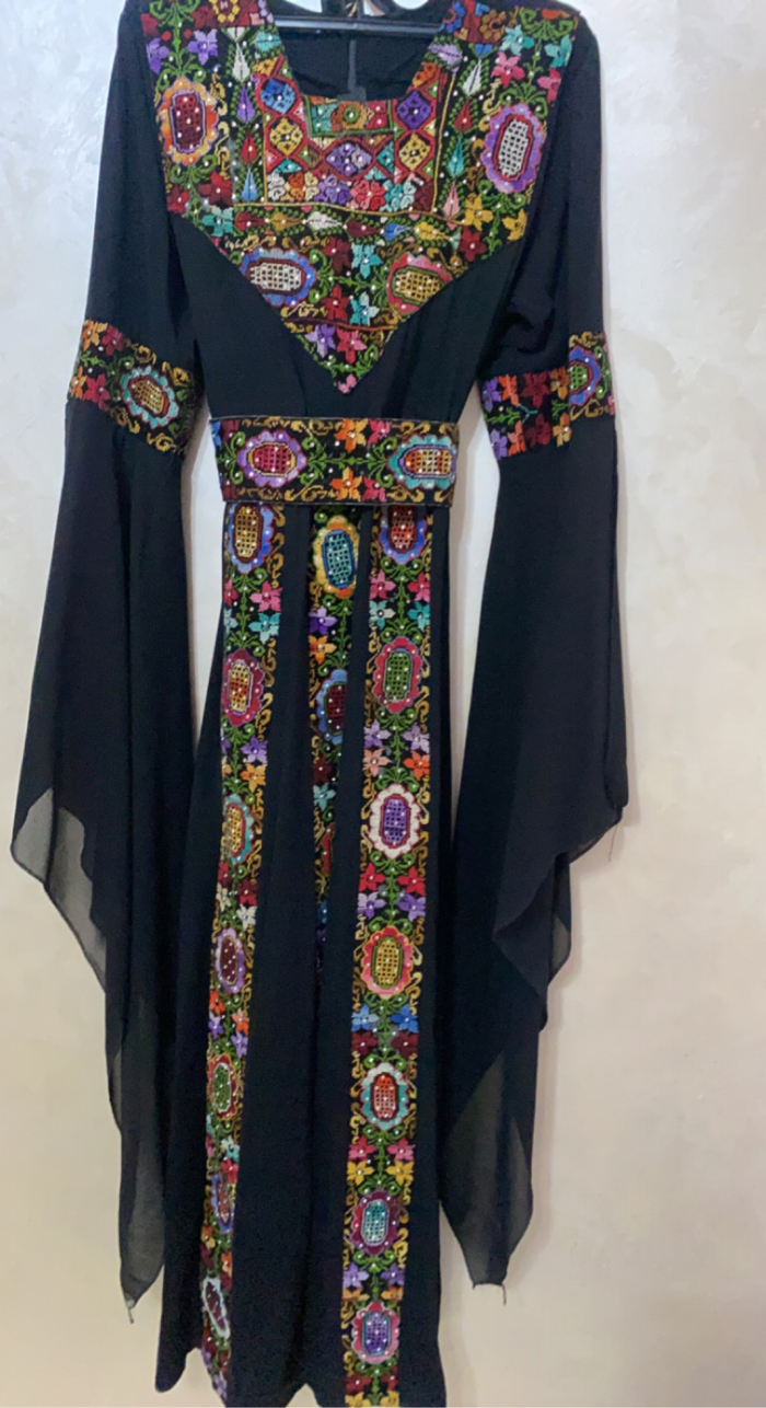 Embroidered thobe