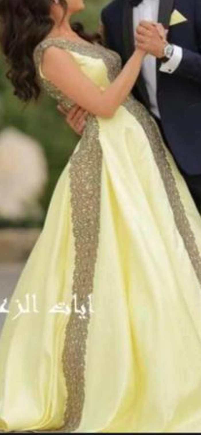 فستان طويل أصفر