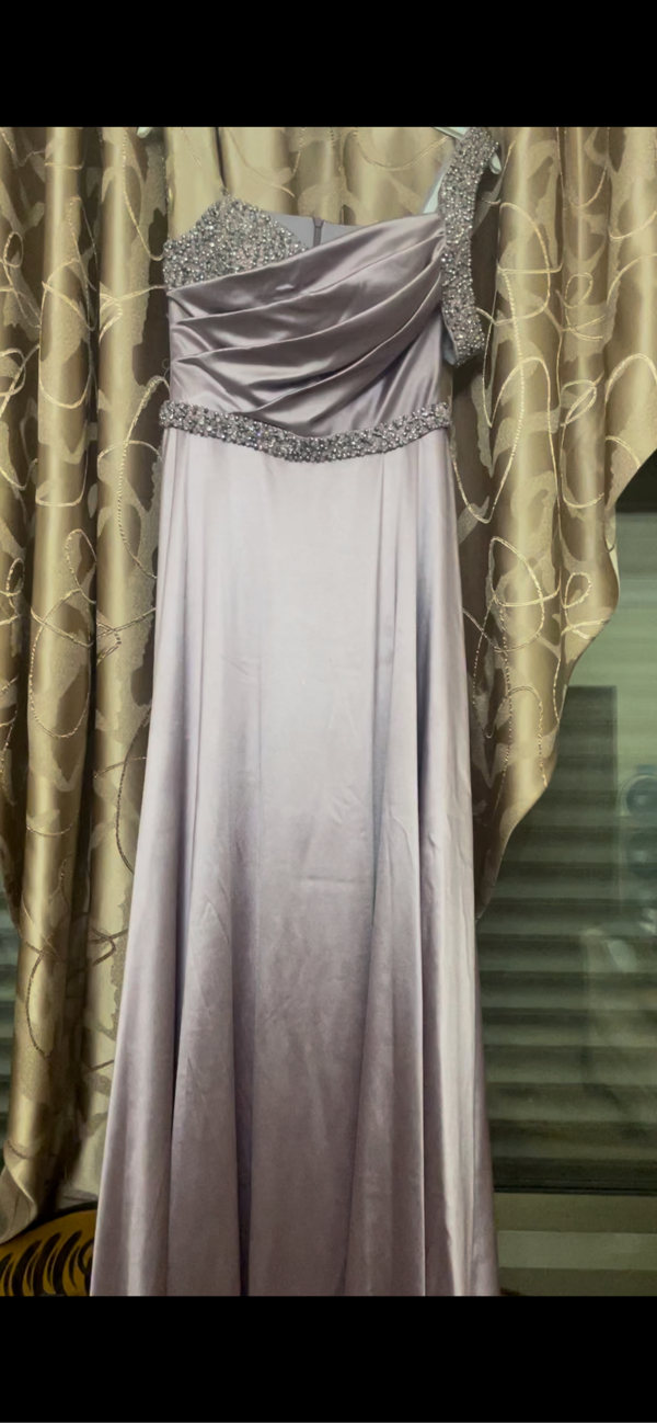 Queen & Queens | Rent or Sell Dresses and Accessories
