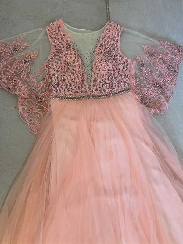 Queen & Queens | Rent or Sell Dresses and Accessories