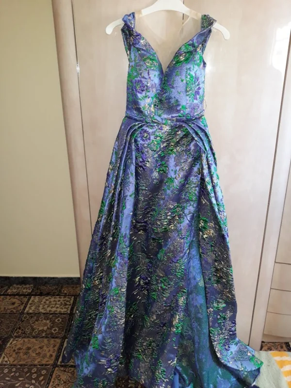 Queen & Queens | Rent or Sell Dresses and Accessories