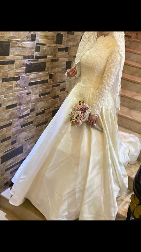 Queen & Queens | Rent or Sell Dresses and Accessories