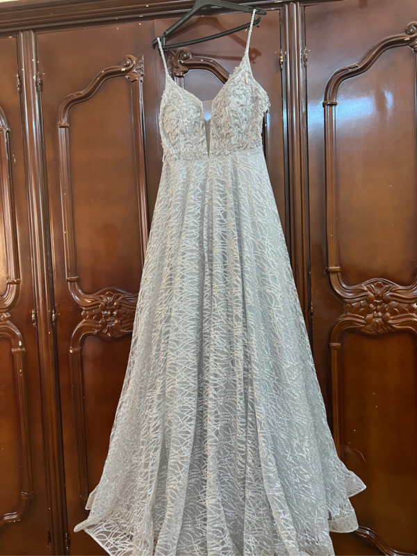Queen & Queens | Rent or Sell Dresses and Accessories