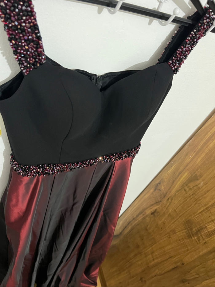 Schwarzes Abendkleid