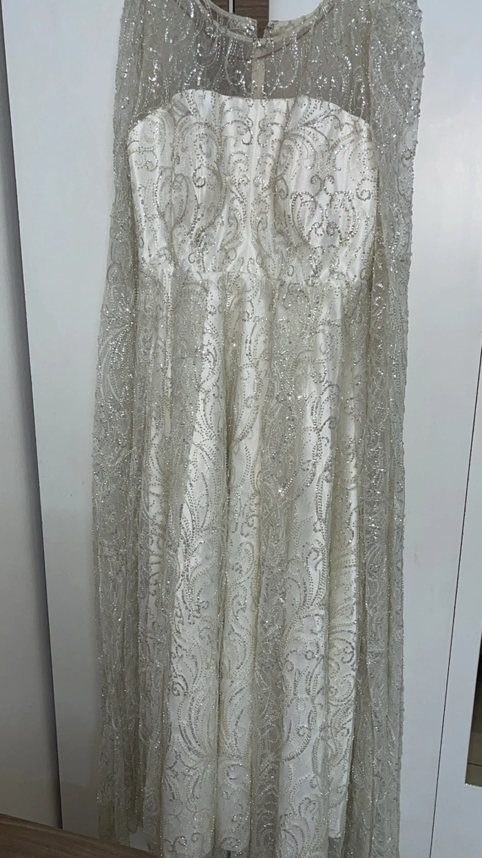 Weiße Abendkleid