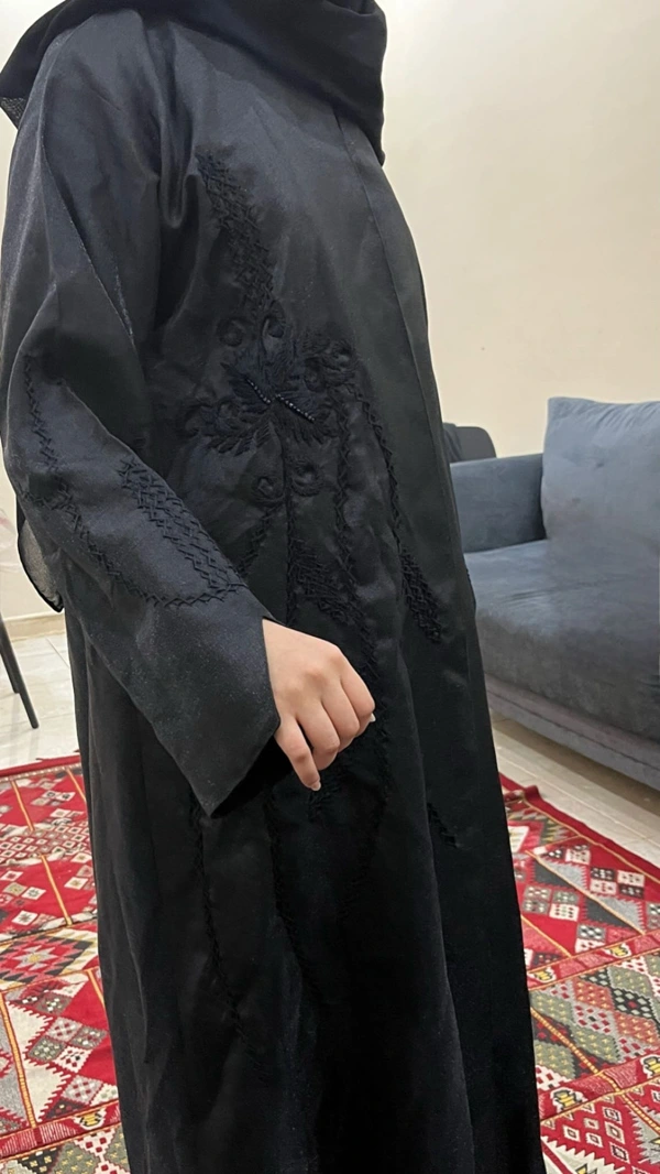 Queen & Queens | Rent or Sell Dresses and Accessories