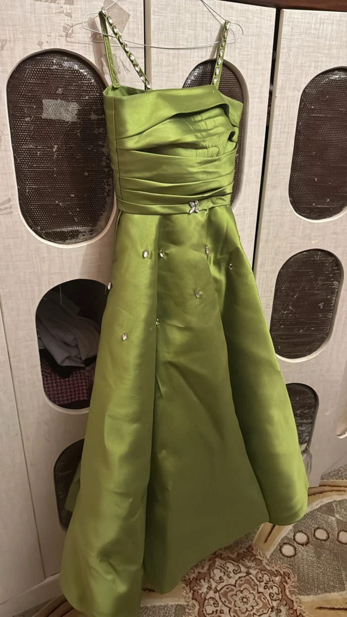 Grünes Abendkleid