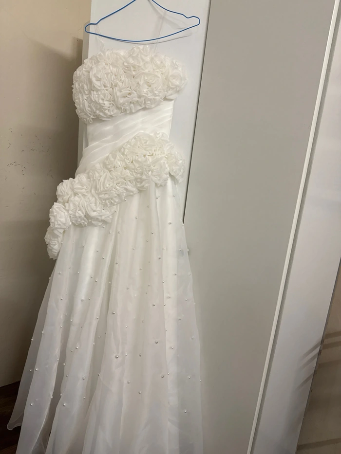 Weißes Brautkleid