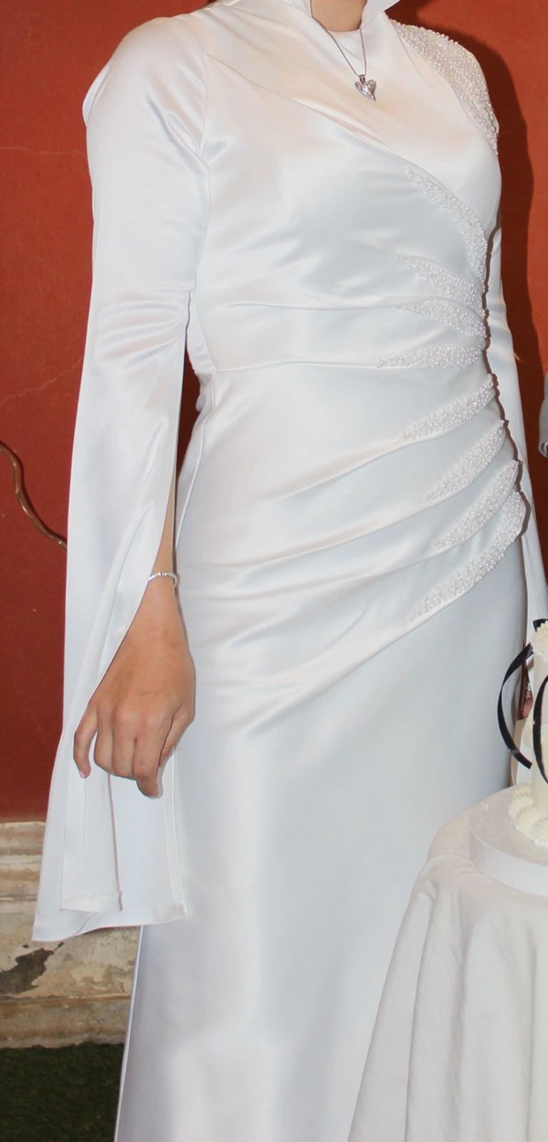 Queen & Queens | Rent or Sell Dresses and Accessories