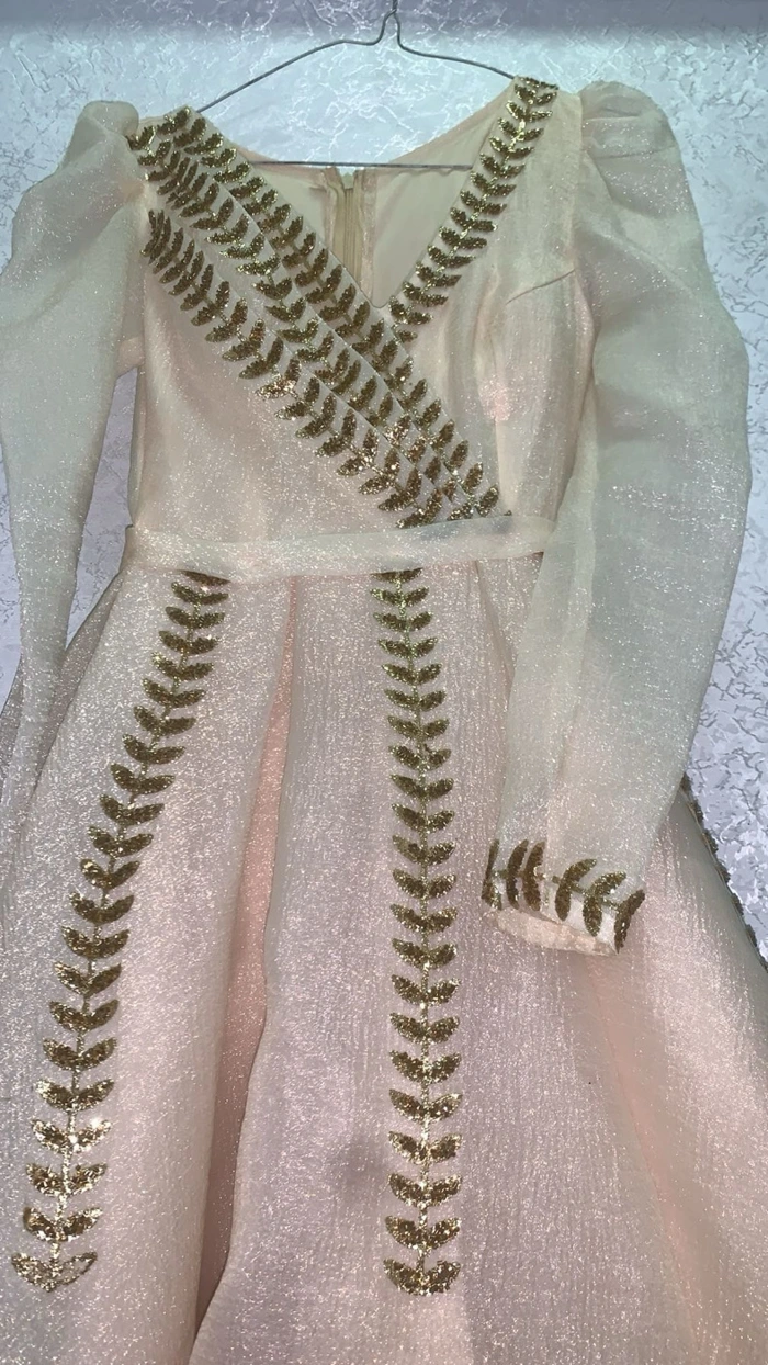 Vestido de noche beige
