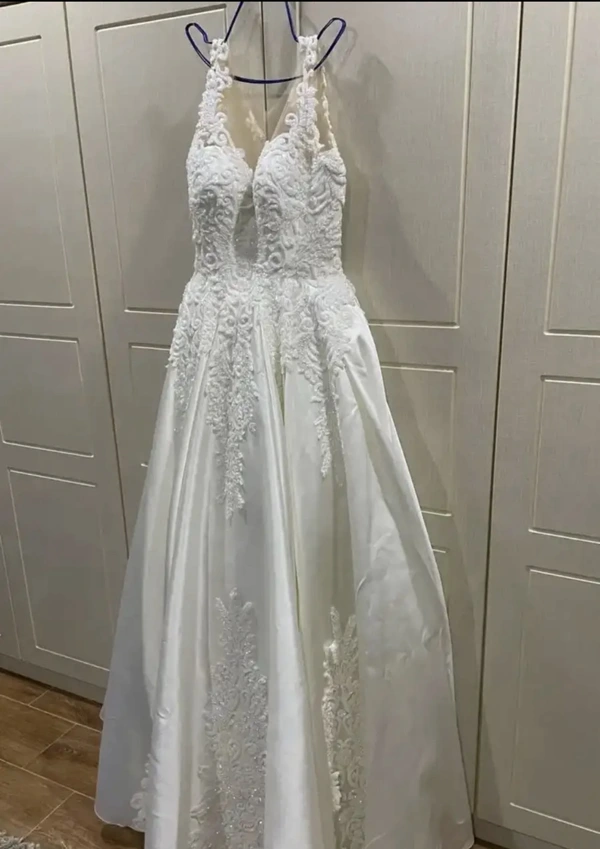 Queen & Queens | Rent or Sell Dresses and Accessories