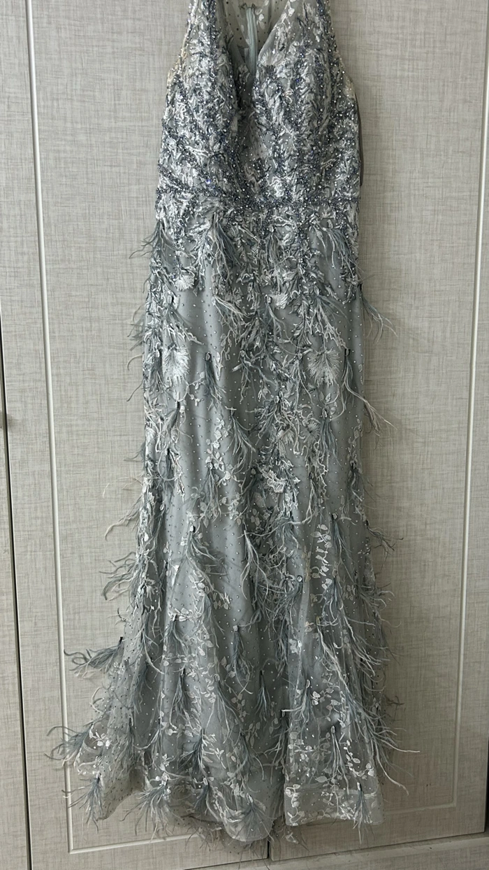 Graues Abendkleid