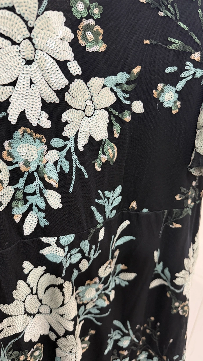 Embroidered thobe
