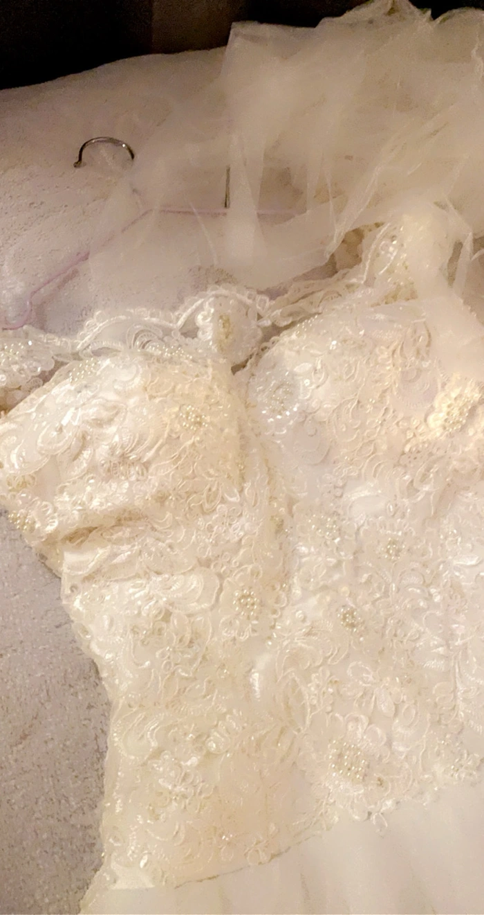 Weißes Brautkleid