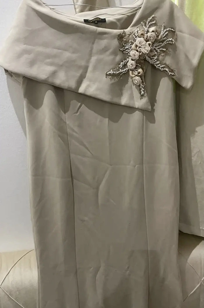 Beige Abendkleid