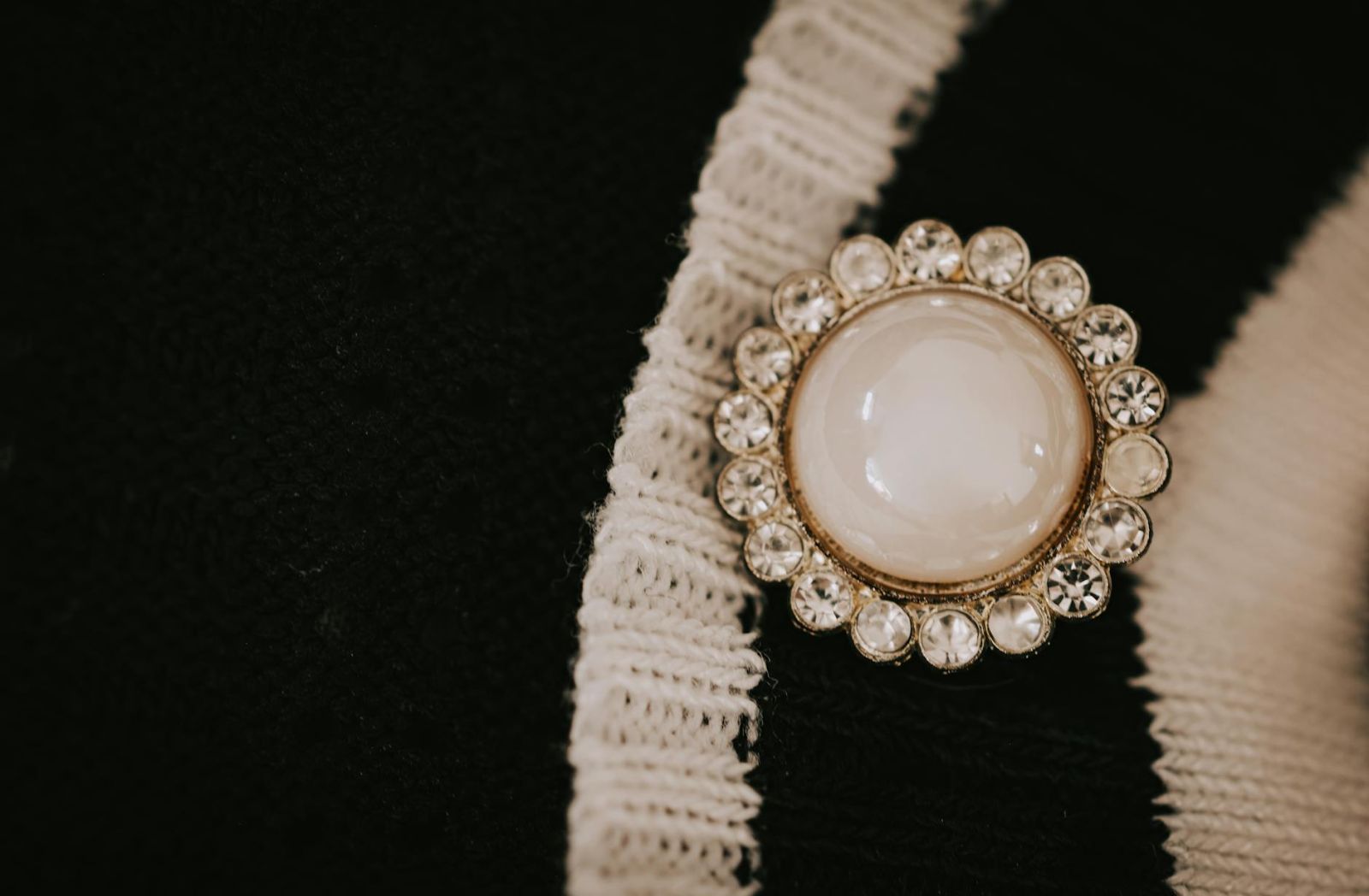 How to Choose the Perfect Vintage Brooch