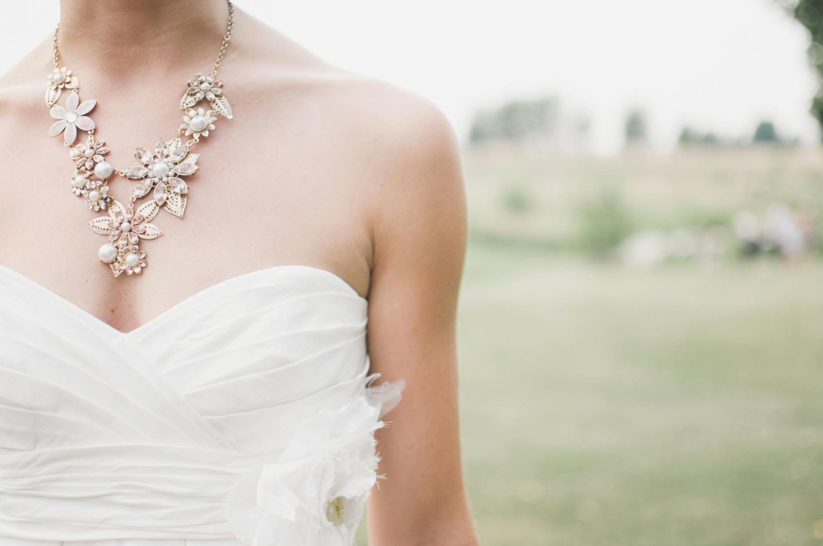 Wedding Jewelry Curation: Seasonal Trends with Practical Tips
