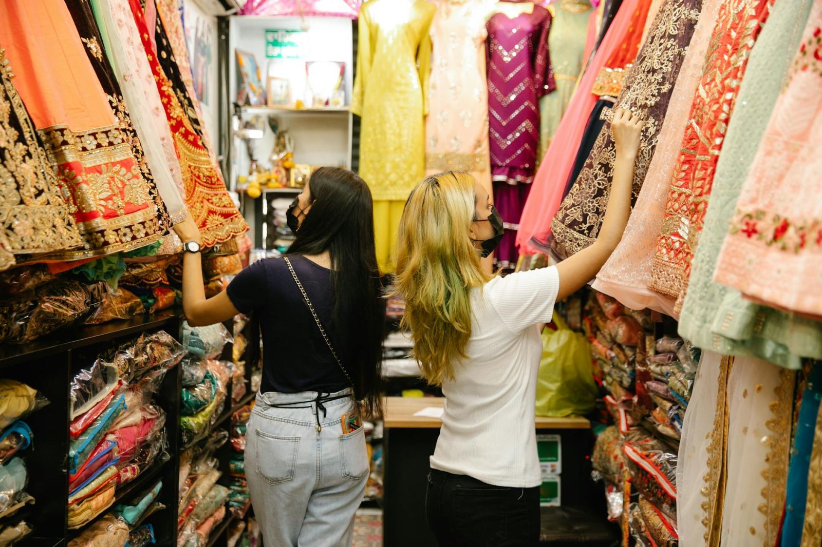Dress Rental Planning: How to Build a Cohesive Wedding Aesthetic