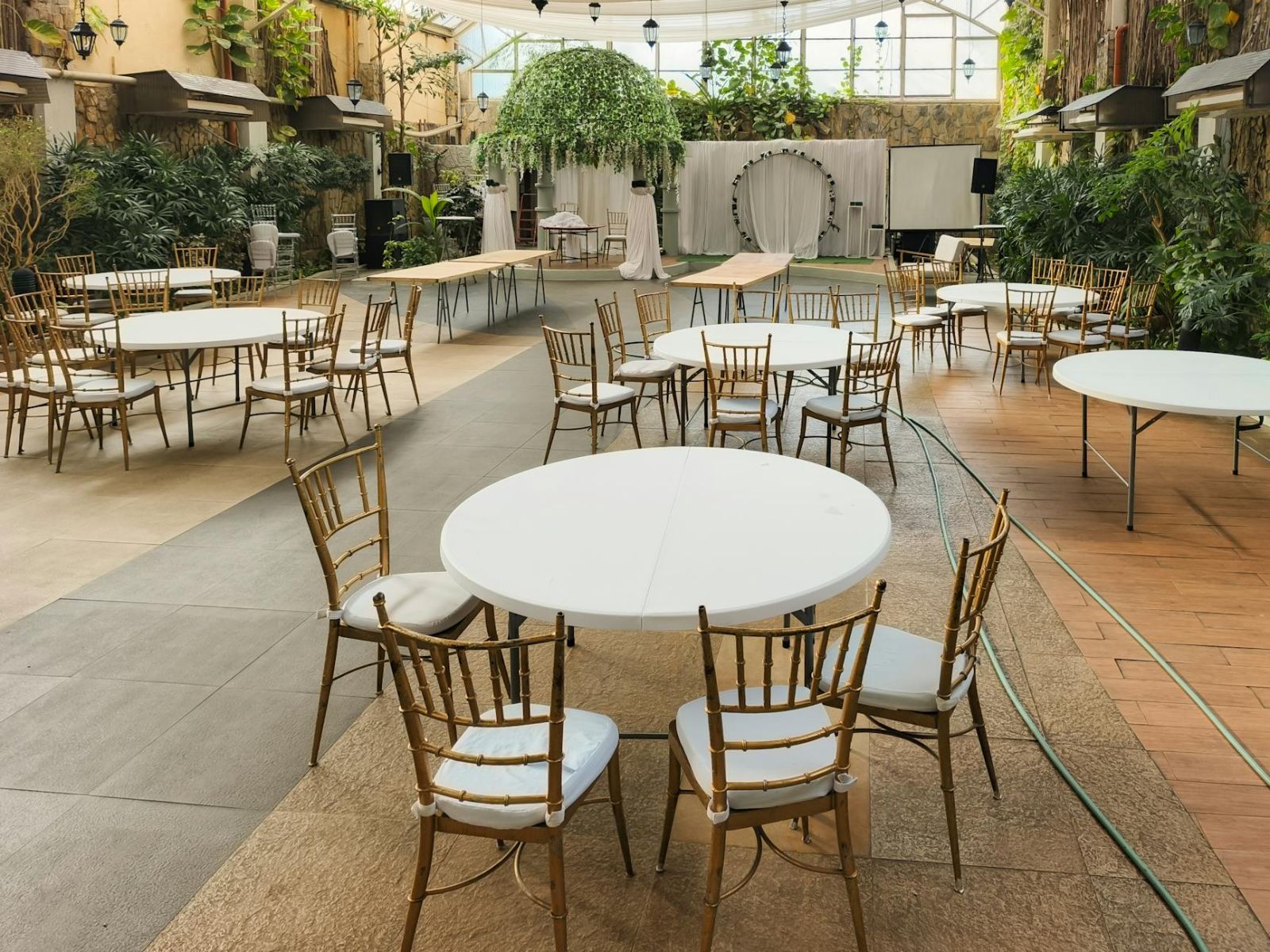 How to Choose the Perfect Indoor Reception Layout