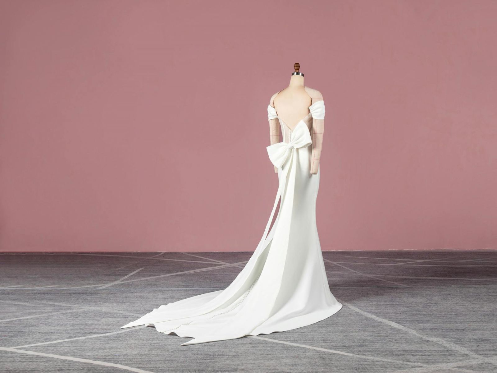 How to Choose the Perfect Modern Minimalist Bridal Dress