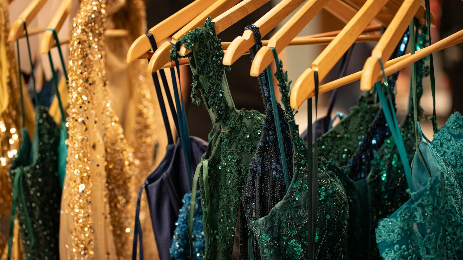 How to Choose the Perfect Renting Designer Dresses