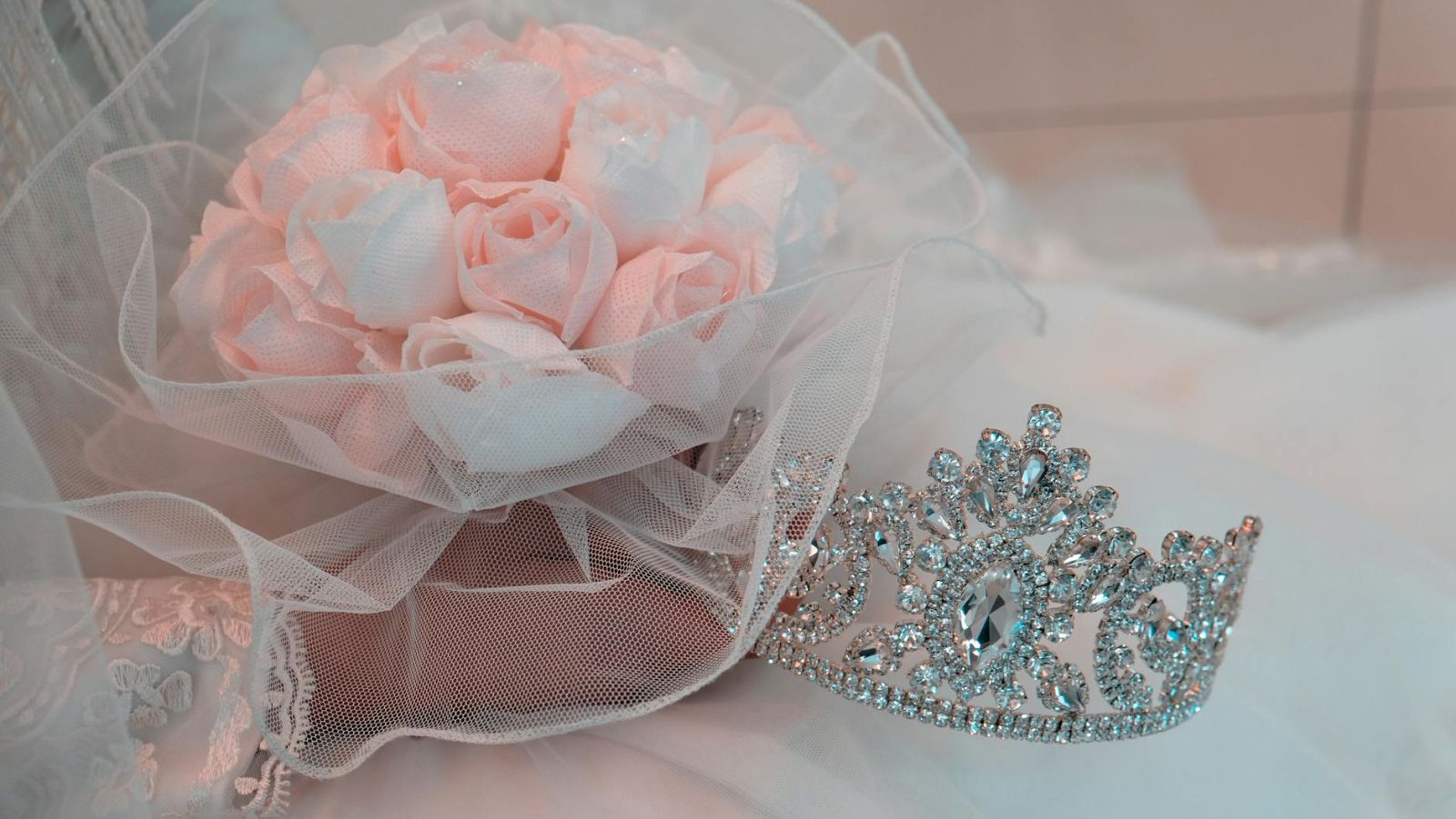 A Complete Guide to Wedding Tiara