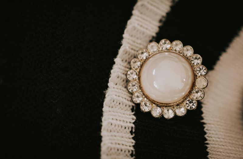 How to Choose the Perfect Vintage Brooch