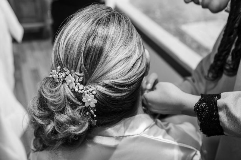 How to Choose the Perfect Bridal Hair Comb