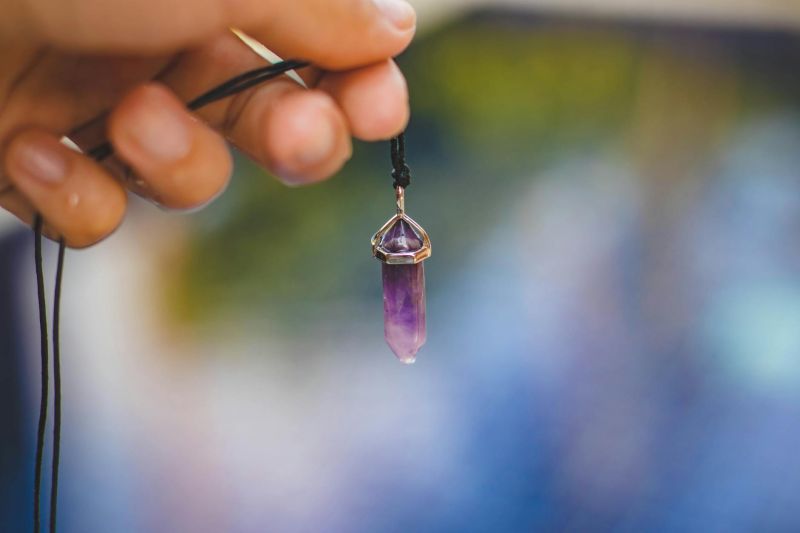 How to Choose the Perfect Gemstone Pendant