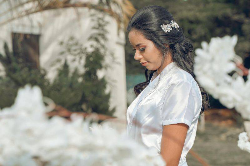 How to Choose the Perfect Bridal Hairpins