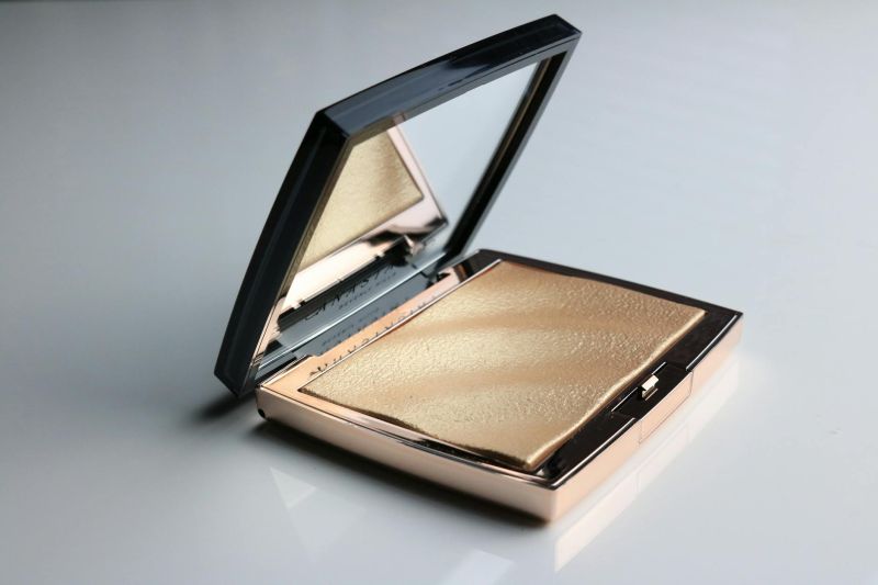 How to Choose the Perfect Bronzer and Highlighter Pairing