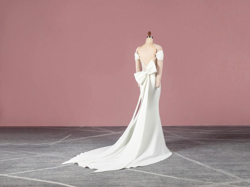 How to Choose the Perfect Modern Minimalist Bridal Dress